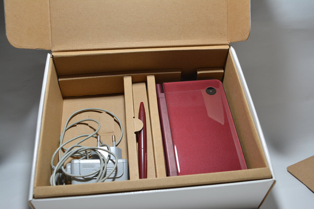 Nintendo DSi XL (Wein-rot)