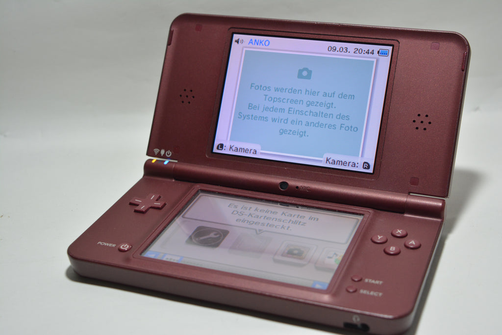 Nintendo DSi XL (Wein-rot)