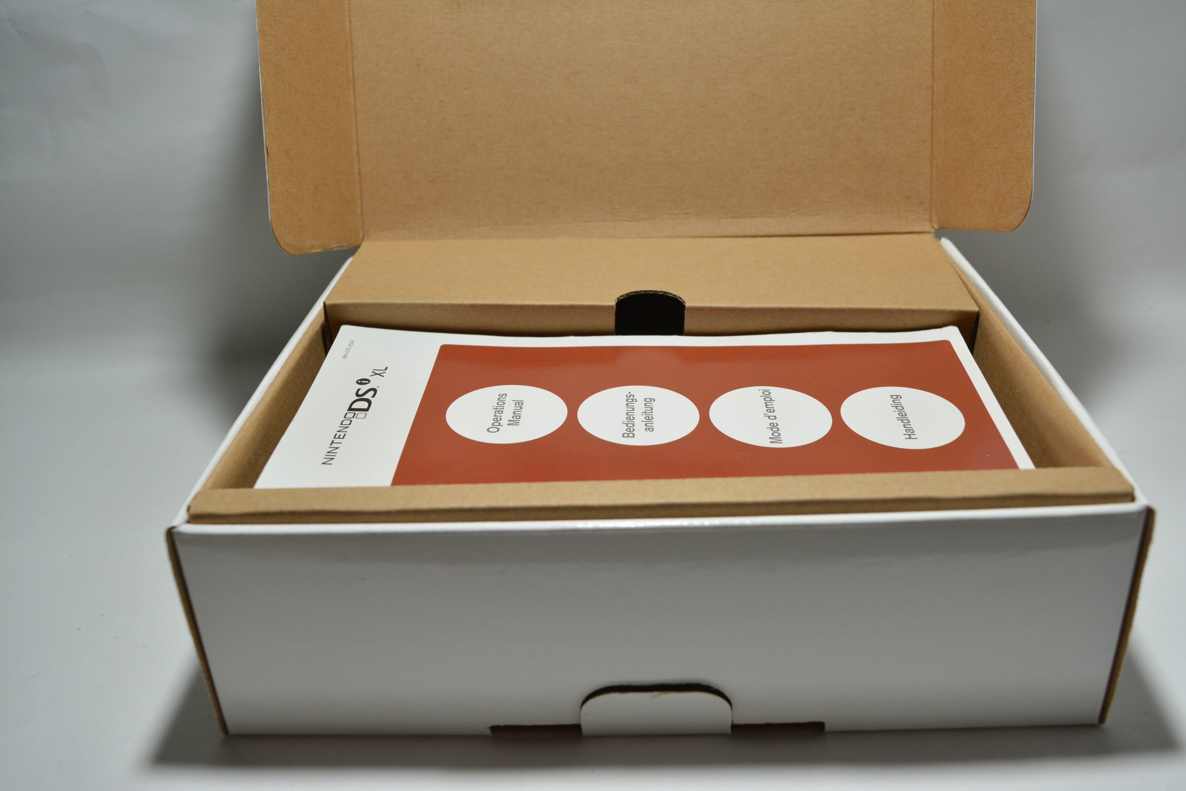 Nintendo DSi XL (Wein-rot)