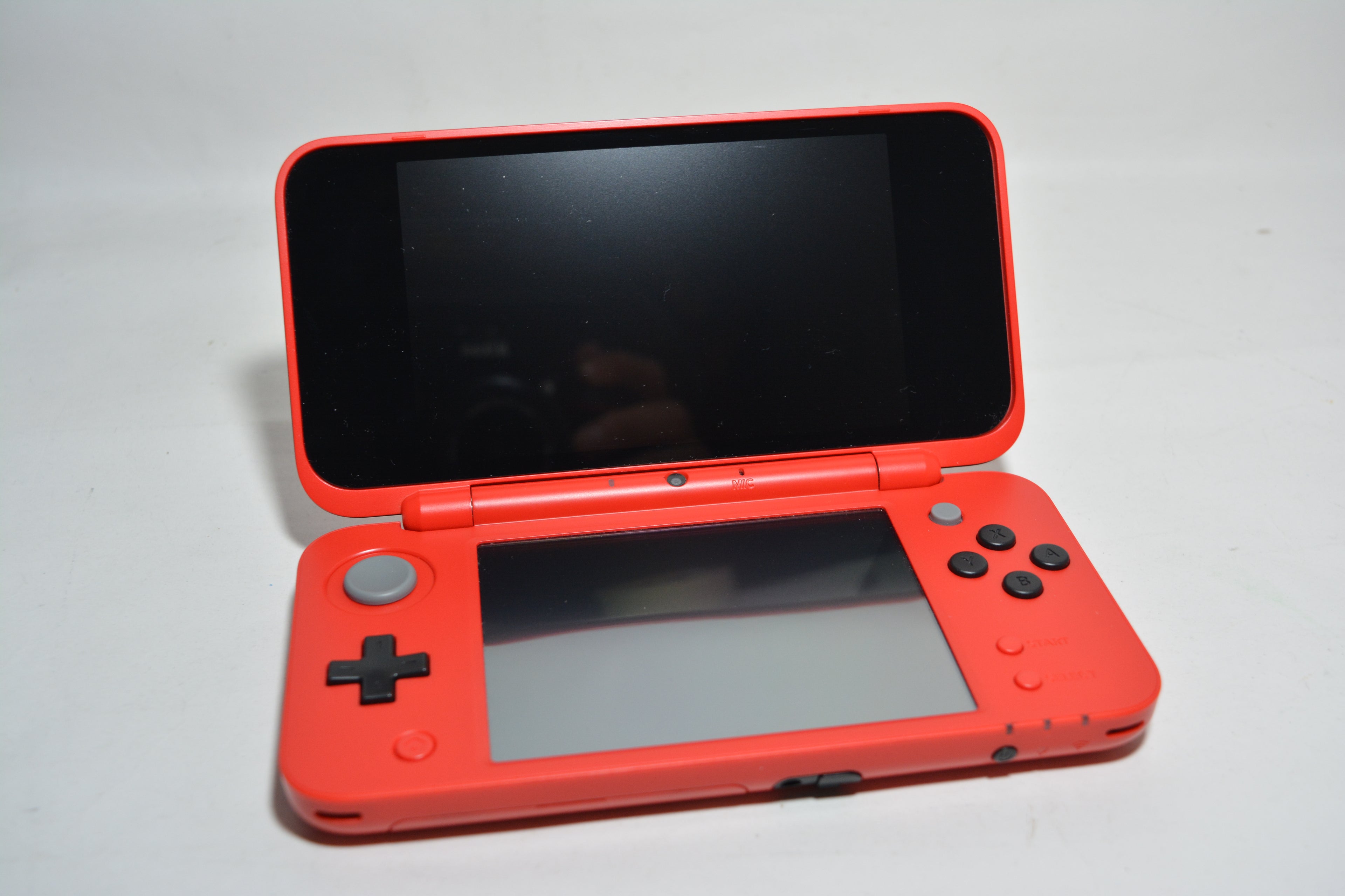 New Nintendo 2DS XL Console Pokeball Edition Pokemon - INKL. MOD 23x Spiele installiert