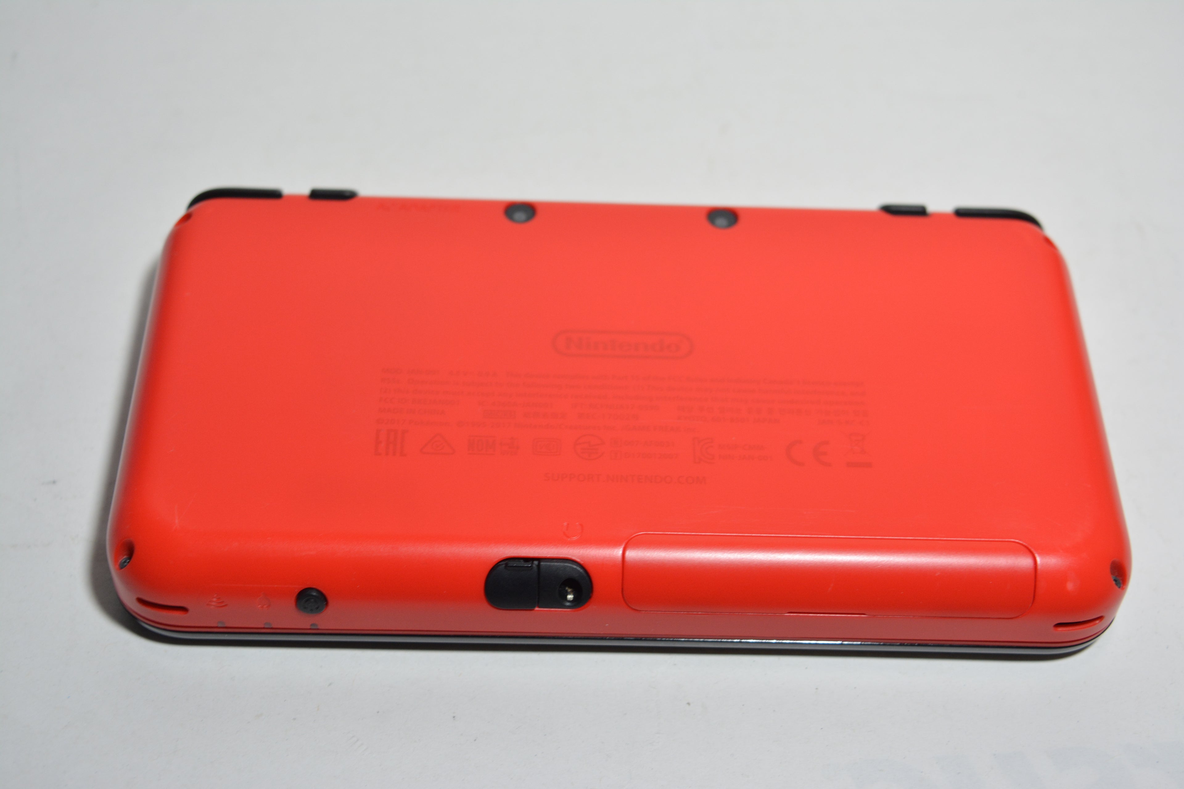 New Nintendo 2DS XL Console Pokeball Edition Pokemon - INKL. MOD 23x Spiele installiert